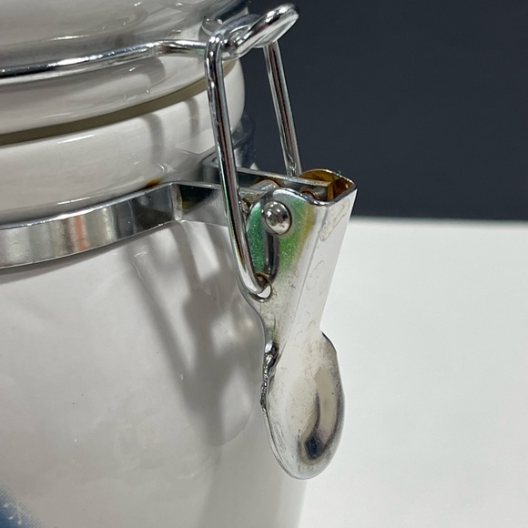 Designpac Mindy Cain Snowman Airtight Latched Lid Ceramic Canister (T39) - Picture 4 of 12